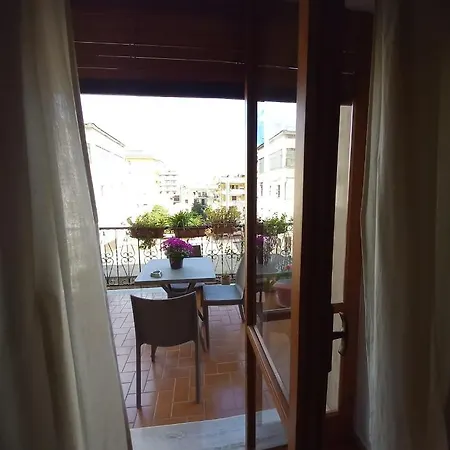 B&B Le Stanze Di Nonna Lina 파가니